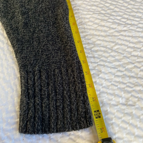 Charcoal & Gray Crew Neck Quarter Sleeve Sweater - Picture 11 of 16